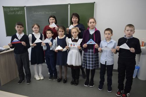 Бавлинские школьники ждут ответных писем от солдат