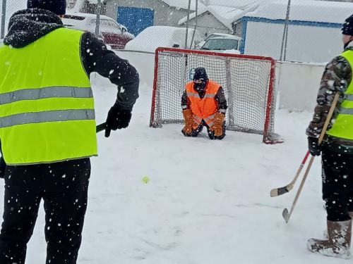 В Бавлах состоялся турнир по хоккею в валенках