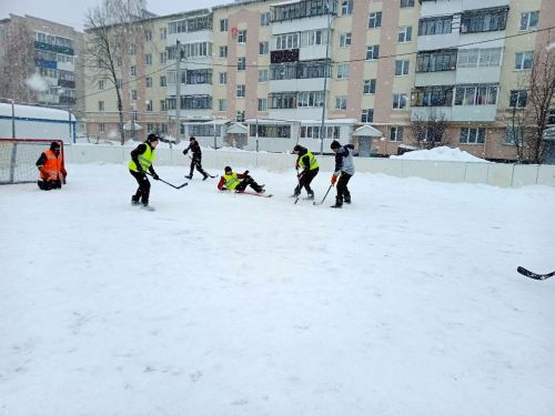В Бавлах состоялся турнир по хоккею в валенках