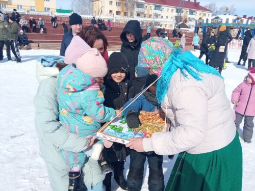 Бавлинцы проводили зиму массовыми гуляниями