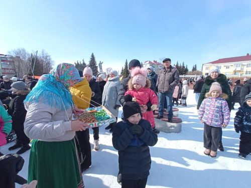 Бавлинцы проводили зиму массовыми гуляниями