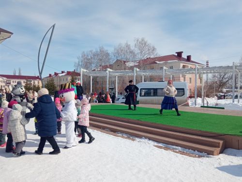 Бавлинцы проводили зиму массовыми гуляниями