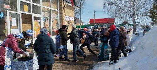 В селе Александровка третий день голосования на выборах отметили Масленицей