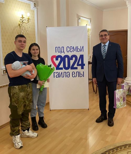 В Бавлах чествовали семьи с новорожденными детьми