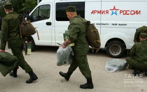 При заключении контракта с Минобороны за военнослужащим сохраняется рабочее место