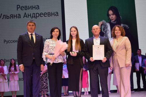 Бавлинским выпускникам вручили золотые и серебряные медали