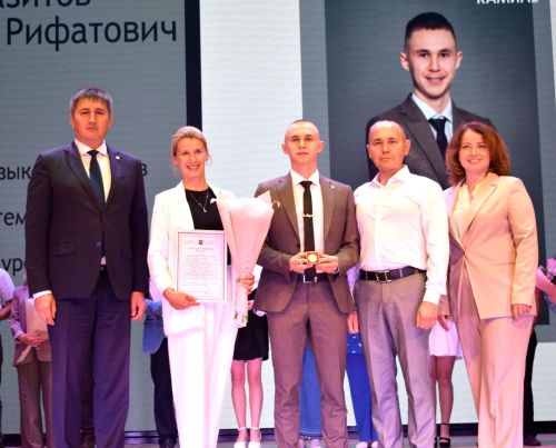 Бавлинским выпускникам вручили золотые и серебряные медали