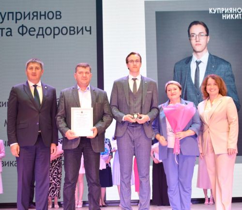 Бавлинским выпускникам вручили золотые и серебряные медали