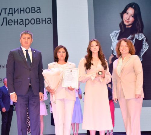 Бавлинским выпускникам вручили золотые и серебряные медали