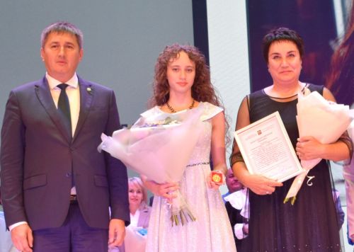 Бавлинским выпускникам вручили золотые и серебряные медали