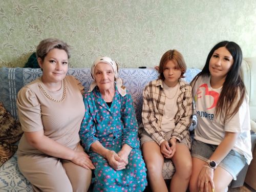 Бавлинские волонтёры помогают пожилым