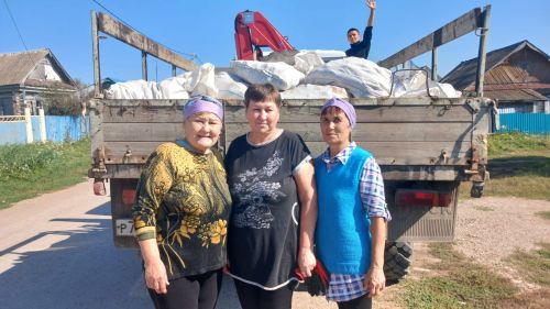 В селе Исергапово Бавлинского района собрали свыше 100 мешков картофеля для бойцов СВО