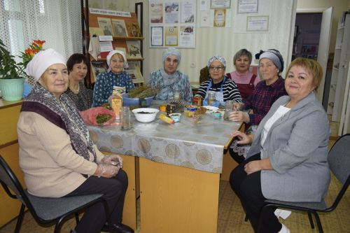 В день юбилея помогают бойцам