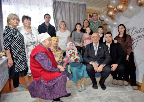 За её плечами – целый век