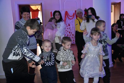 В Бавлах прошёл новогодний утренник для особенных детей и семей участников СВО
