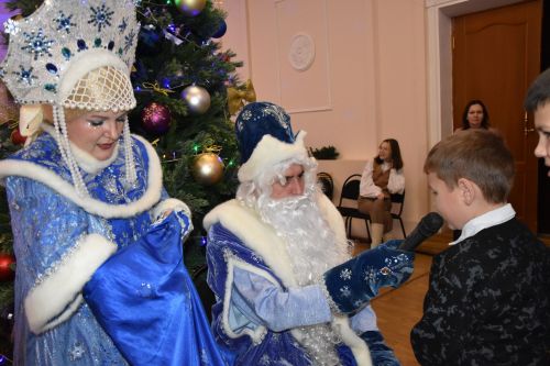 В Бавлах прошёл новогодний утренник для особенных детей и семей участников СВО