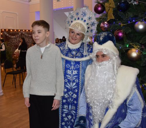 В Бавлах прошёл новогодний утренник для особенных детей и семей участников СВО