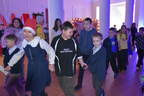 В Бавлах прошёл новогодний утренник для особенных детей и семей участников СВО