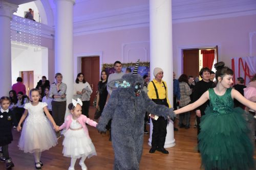 В Бавлах прошёл новогодний утренник для особенных детей и семей участников СВО