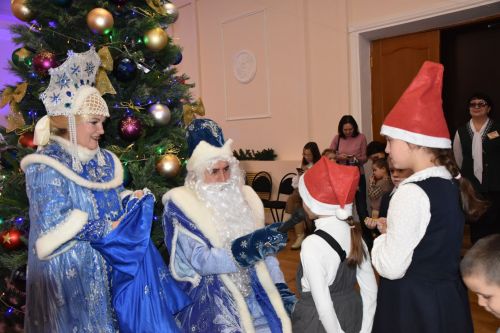 В Бавлах прошёл новогодний утренник для особенных детей и семей участников СВО