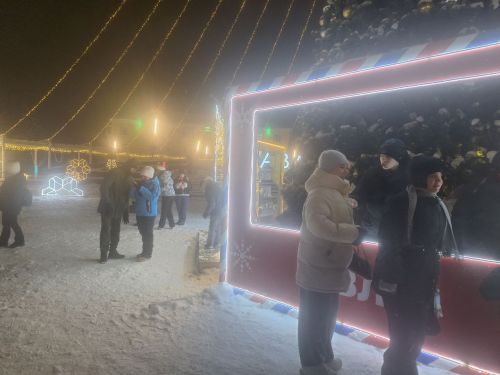В Бавлах зажгли огни на главной городской ёлке