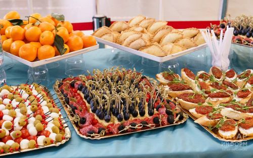 Диетолог рассказала, как не переесть за новогодним столом