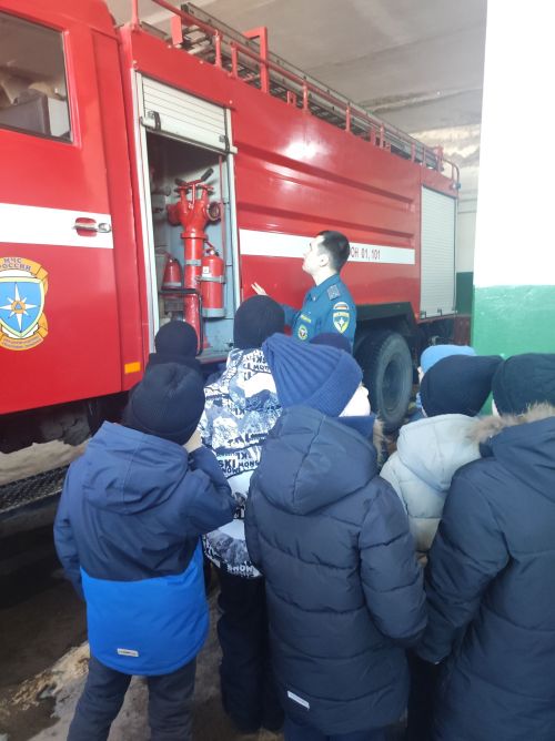 Ученики 3А класса из школы №6 города Бавлы посетили пожарно-спасательную часть