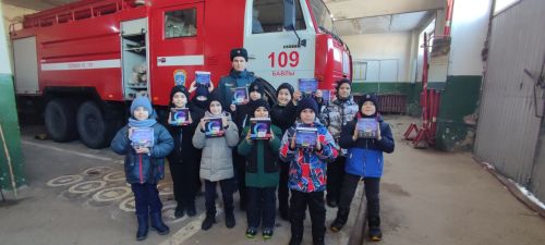Ученики 3А класса из школы №6 города Бавлы посетили пожарно-спасательную часть