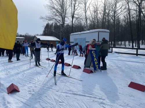 Лыжные гонки в Бавлинском районе: более 50 школьников приняли участие в соревнованиях, посвящённых 80-летию Победы