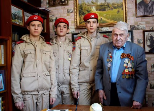 В Бавлах вручили ветеранам медали в честь 80-летия Победы