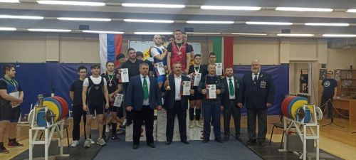 Успех на первенстве РТ по пауэрлифтингу: спортсмены из Бавлов завоевали командный кубок и личные награды