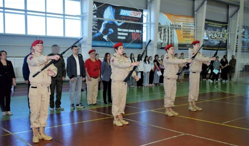 В Бавлах школьники посоревновались в военно-патриотической игре «Зарница 2.0»