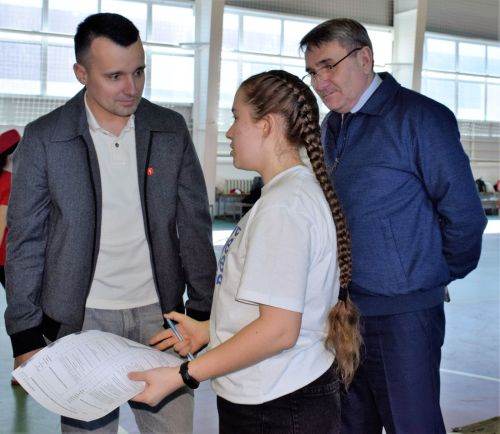 В Бавлах школьники посоревновались в военно-патриотической игре «Зарница 2.0»