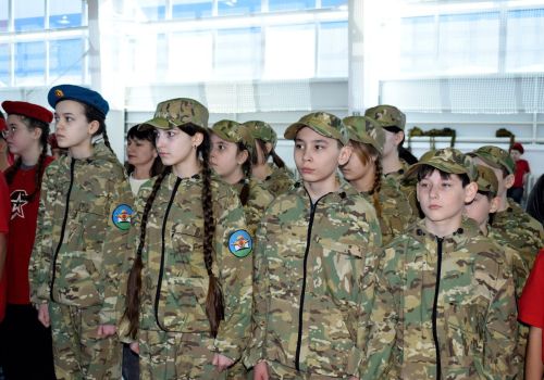 В Бавлах школьники посоревновались в военно-патриотической игре «Зарница 2.0»