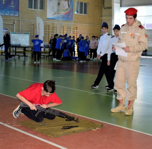 В Бавлах школьники посоревновались в военно-патриотической игре «Зарница 2.0»