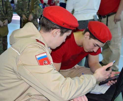 В Бавлах школьники посоревновались в военно-патриотической игре «Зарница 2.0»