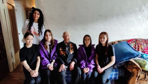 Волонтеры Победы подарили чистоту и уют ветерану