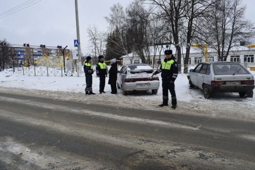 В Бавлинском районе прошла акция «Цветы для автоледи»