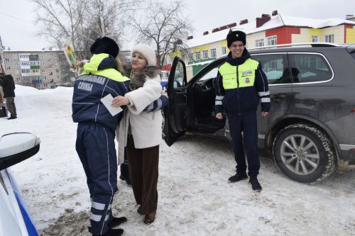 В Бавлинском районе прошла акция «Цветы для автоледи»