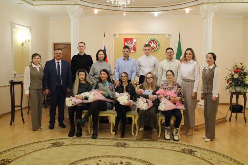 Бавлинских родителей поздравили с новым статусом