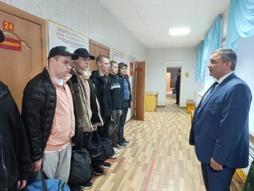В Бавлах ребят провожали на срочную службу