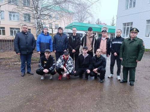 В Бавлах ребят провожали на срочную службу