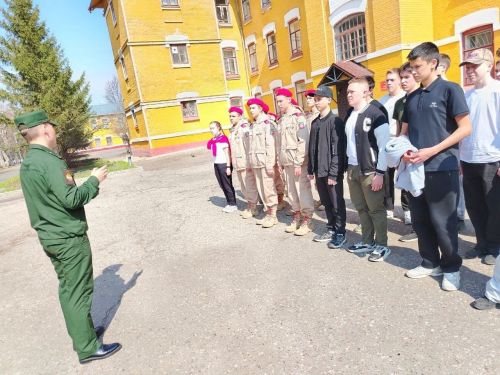 Бавлинские школьники побывали на экскурсии в Казанском танковом училище