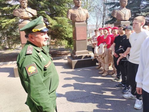 Бавлинские школьники побывали на экскурсии в Казанском танковом училище