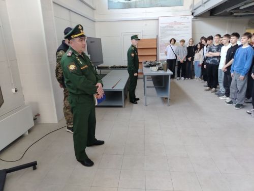 Бавлинские школьники побывали на экскурсии в Казанском танковом училище