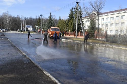 Весенняя уборка в городе Бавлы: санитарный двухмесячник в разгаре