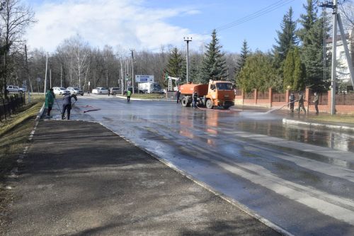Весенняя уборка в городе Бавлы: санитарный двухмесячник в разгаре