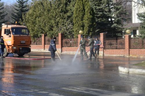 Весенняя уборка в городе Бавлы: санитарный двухмесячник в разгаре