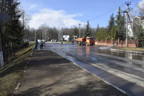 Весенняя уборка в городе Бавлы: санитарный двухмесячник в разгаре