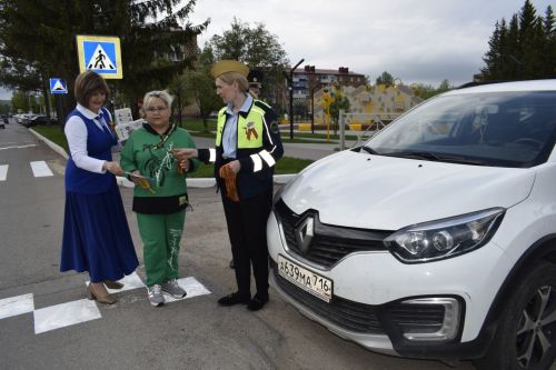 Сотрудники Госавтоинспекции Бавлов приняли участие в акции «Дороги Победы»